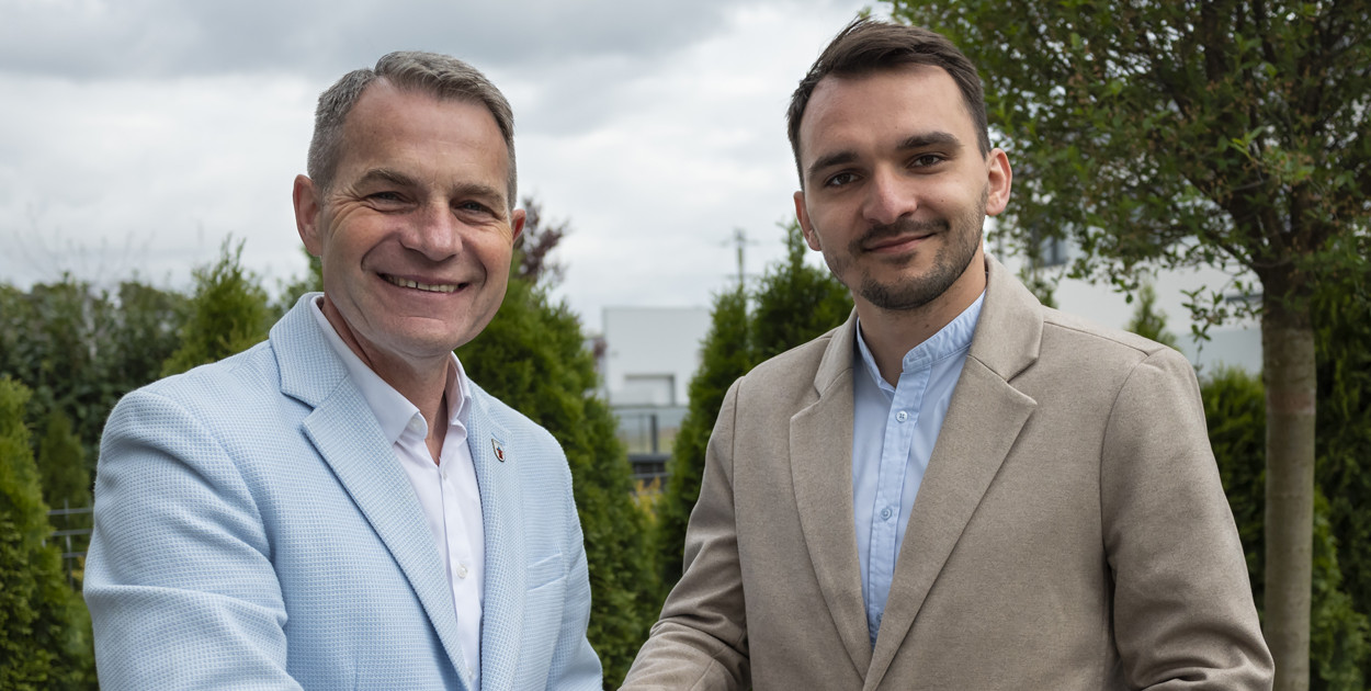 Burmistrz-elekt Sławomir Kaczmarek ogłosił, kto będzie jego zastępcą. To Patryk Piasecki. W Radzie Miejskiej zasiada od bieżącej kadencji.
