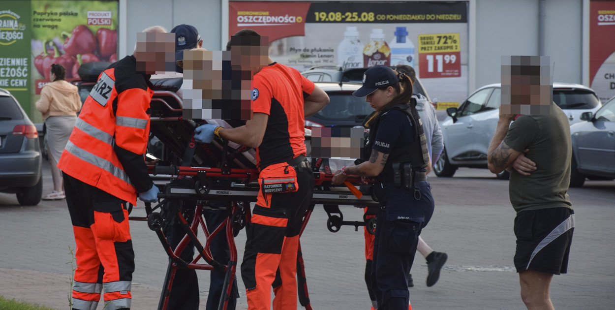 Potrącenie przy galerii w Kiełczewie. Piesza trafiła do szpitala [ZDJĘCIA]