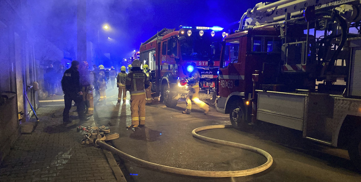 Pożar opuszczonego domu w Czempiniu. Doszło do zaprószenia ognia [ZDJĘCIA]