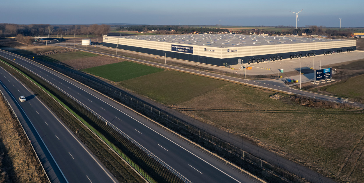 Centrum logistyczne Hillwood przy drodze S5 w Głuchowie. fot. Maciej Sibilak ©KOSCIANIAK.PL