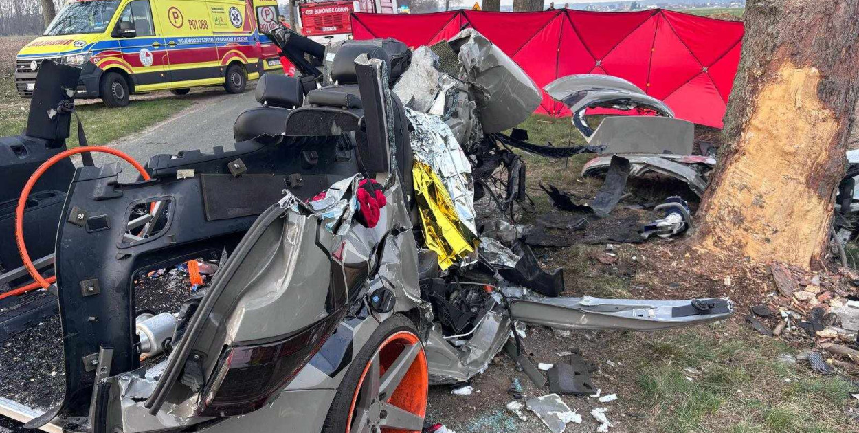 Tragiczny wypadek blisko naszego powiatu. Zginęła pasażerka auta [ZDJĘCIA]