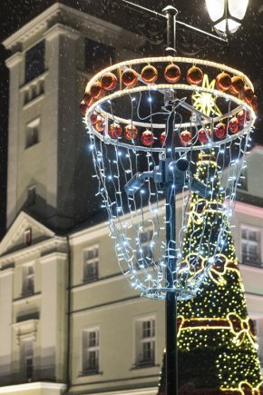 Bożonarodzeniowe dekoracje w Kościanie nocą-2130