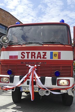 Przekazali nasze wozy do Mołdawii-3665