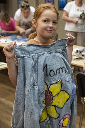 Malowały na dżinsie. Powstały oryginalne ubrania-3799