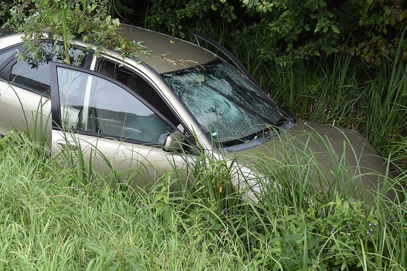 Uderzył w traktor i wjechał do rowu