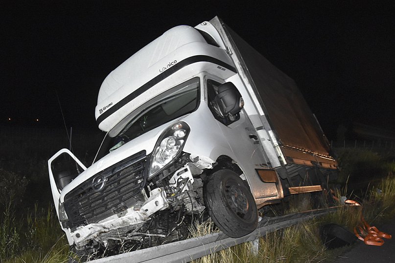 Pijany wjechał busem w bariery na S5