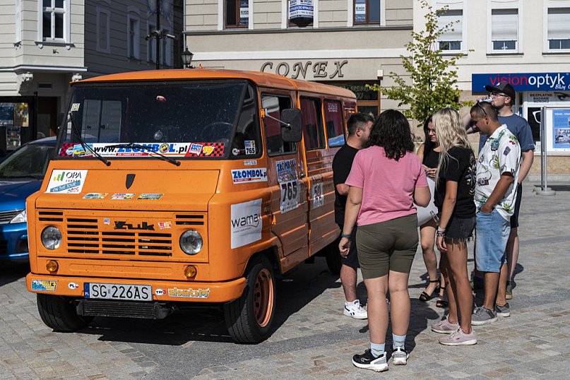 Rajd Wiatraka wystartował z kościańskiego Rynku