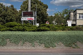 Zegar na rondzie Solidarności już działa-3918