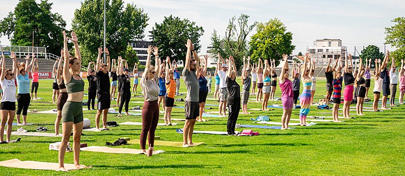 Joga na trawie w Kościanie