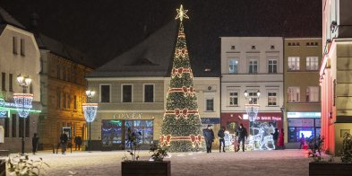 Bożonarodzeniowe dekoracje w Kościanie nocą-80731
