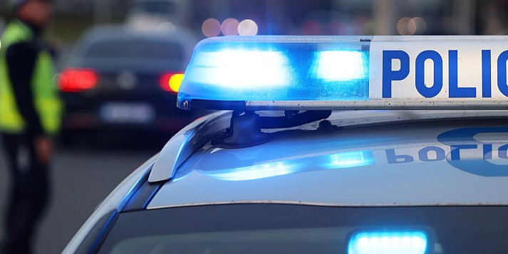 Martwy mężczyzna z raną postrzałową został znaleziony w zaparkowanym busie w Krzywiniu.