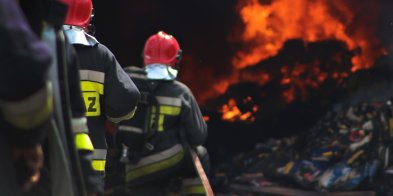 Nocny pożar na składowisku w Przysiece Polskiej-82575