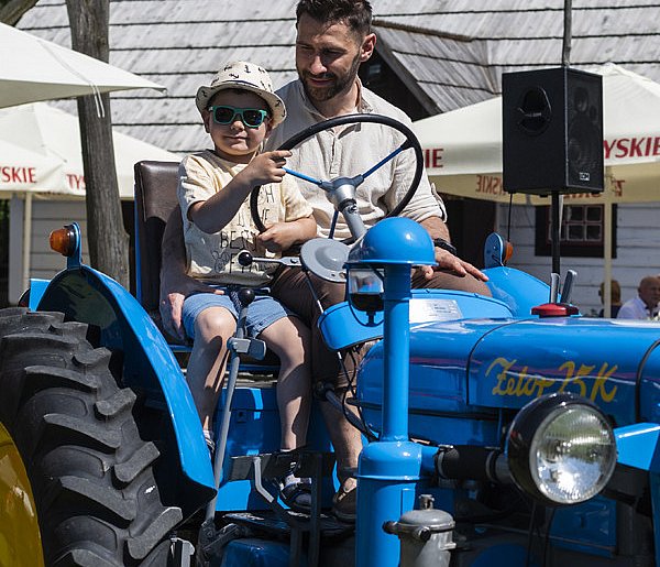 Zlot zabytkowych traktorów 2024 w Soplicowie [ZDJĘCIA]-82790