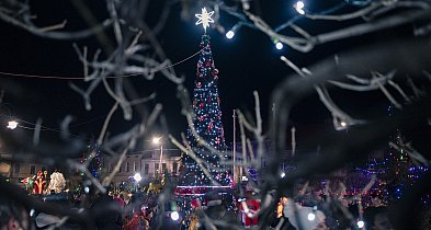 Odpalono świąteczne iluminacje. Rynek w Czempiniu wygląda bajkowo [ZDJĘCIA]-85752