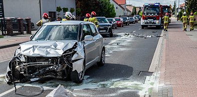 Zderzenie na Poznańskiej. Kierowca nie ustąpił pierwszeństwa [ZDJĘCIA]-87429