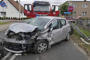 Nie zatrzymał się na „stopie” i spowodował wypadek [ZDJĘCIA]-88048
