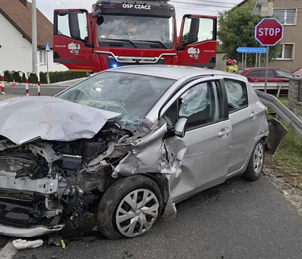 Nie zatrzymał się na „stopie” i spowodował wypadek [ZDJĘCIA]-88048