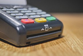 Zakaz sprzedaży i większy nadzór. Tych produktów nie kupią już nieletni-88138