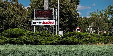 „Cześć, wróciłem!” Zegar na rondzie Solidarności -88639