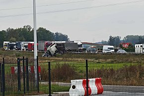Ciężarówka wjechała w drogowców na S5-4030