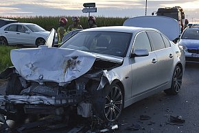 Zderzyły się BMW i Renault pomiędzy Gryżyną a Nielęgowem [ZDJĘCIA]-88693