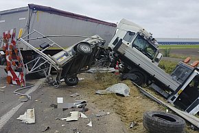Groźny wypadek na S5. Ciężarówka wjechała w drogowców [ZDJĘCIA]-89035