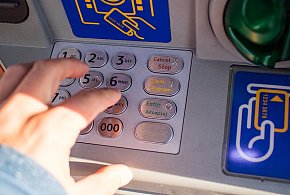 Z kont znikały pieniądze. Policja i bank badają ogólnopolski incydent-89339