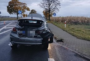 Pijana uderzyła w samochód i zaczęła uciekać dymiącym się autem-89351