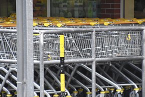 Czy 1 listopada zrobisz zakupy? Ten weekend zaskoczy wielu klientów-89402