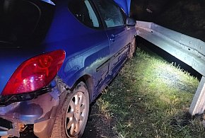 Przejechał przez środek ronda. Był pijany i bez uprawnień-89648