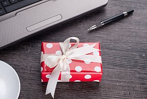 Świąteczna paczka może stać się problemem. Skarbówka patrzy z ukrycia-89785