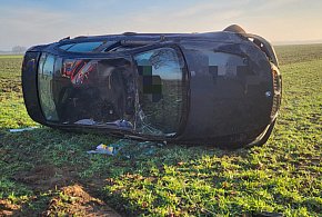 21-latek kierujący BMW wypadł z drogi i dachował-89856