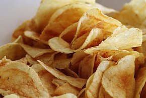 Podatek tłuszczowy uderzy w przekąski? Posłowie pokazują projekt-89972