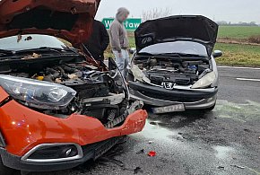 Zderzenie dwóch pojazdów na Śmigielskiej. Po raz kolejny w tym miejscu…-90024