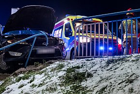 Samochód wjechał w latarnię na Północnej, tuż przed wiaduktem [ZDJĘCIA]-90295