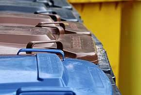 Fioletowe worki na odpady. Oto, co powinno tam trafiać-90376