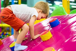 Zostawiasz dziecko w sali zabaw? Urząd wykrył poważne uchybienia-90452