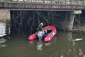 Ponownie oleista ciecz na kanale Obry [ZDJĘCIA]