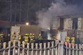 Spalił się budynek gospodarczy w Rąbiniu [ZDJĘCIA]