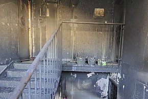 Kilka rodzin po pożarze w bloku spędzi noc poza swoimi mieszkaniami