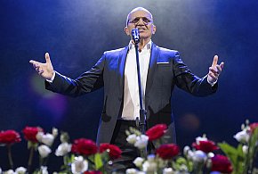 Na Dzień Kobiet Robert Rozmus ze znanymi przebojami. Mamy bilety dla czytelników!