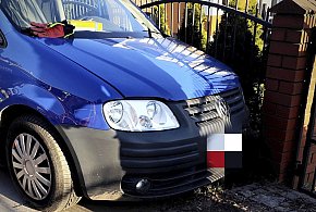 Źle się poczuł za kierownicą i wjechał w ogrodzenie