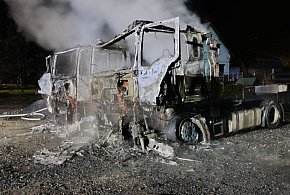Spłonęły dwie ciężarówki w Nietążkowie [ZDJĘCIA]