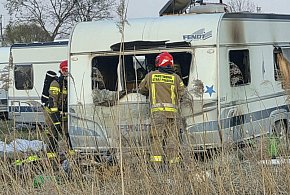 Pożar przyczepy kempingowej. W środku znajdował się pies [ZDJĘCIA]
