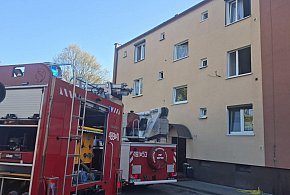 Pożar mieszkania w bloku w Gryżynie [ZDJĘCIA]