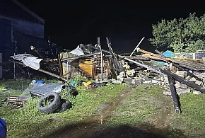 W nocy palił się budynek gospodarczy w gminie Krzywiń [ZDJĘCIA]