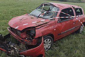 Wypadła z drogi i dachowała w Łuszkowie
