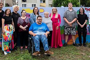 Mural integracyjny na płocie przy KOK-u [ZDJĘCIA]