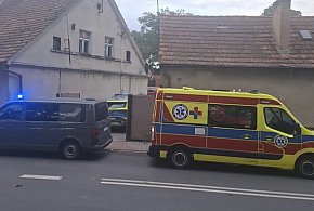 Nożownik zabarykadował się w mieszkaniu. Był agresywny [ZDJĘCIA]