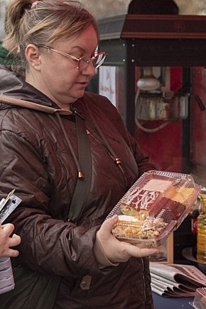 Kiermasz ciast dla Dagmarki przy drogerii dm-4182